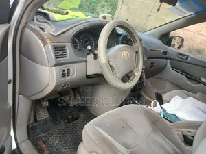 Toyota Sienna 2005 Silver