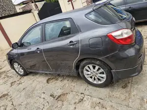 Toyota Matrix Hatchback FWD (1.8L 4cyl 5M) 2010 Gray