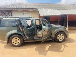 Nissan Pathfinder 2006 Green