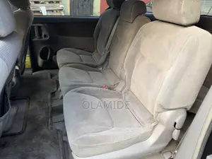 Toyota Sienna LE AWD (3.3L V6 5A) 2004 Gray