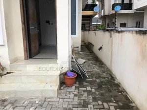 4bdrm Duplex in Harris Drive By Vgc for rent