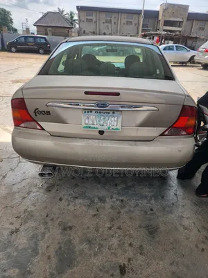 Ford Focus 2006 Gold