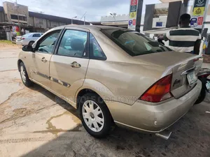 Ford Focus 2006 Gold