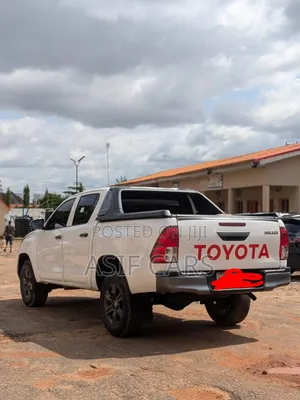 Toyota Hilux 2025 White