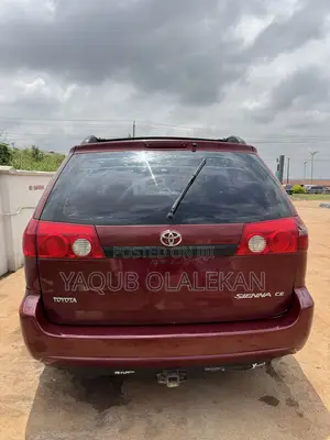 Toyota Sienna 2005 Maroon