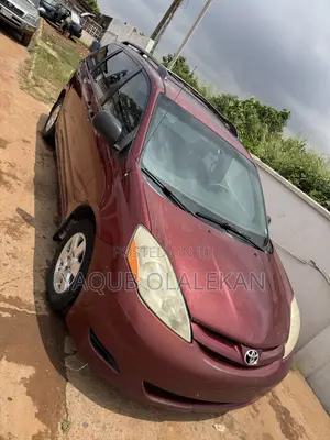 Toyota Sienna 2005 Maroon