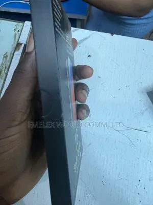 iPhone 16 Screen