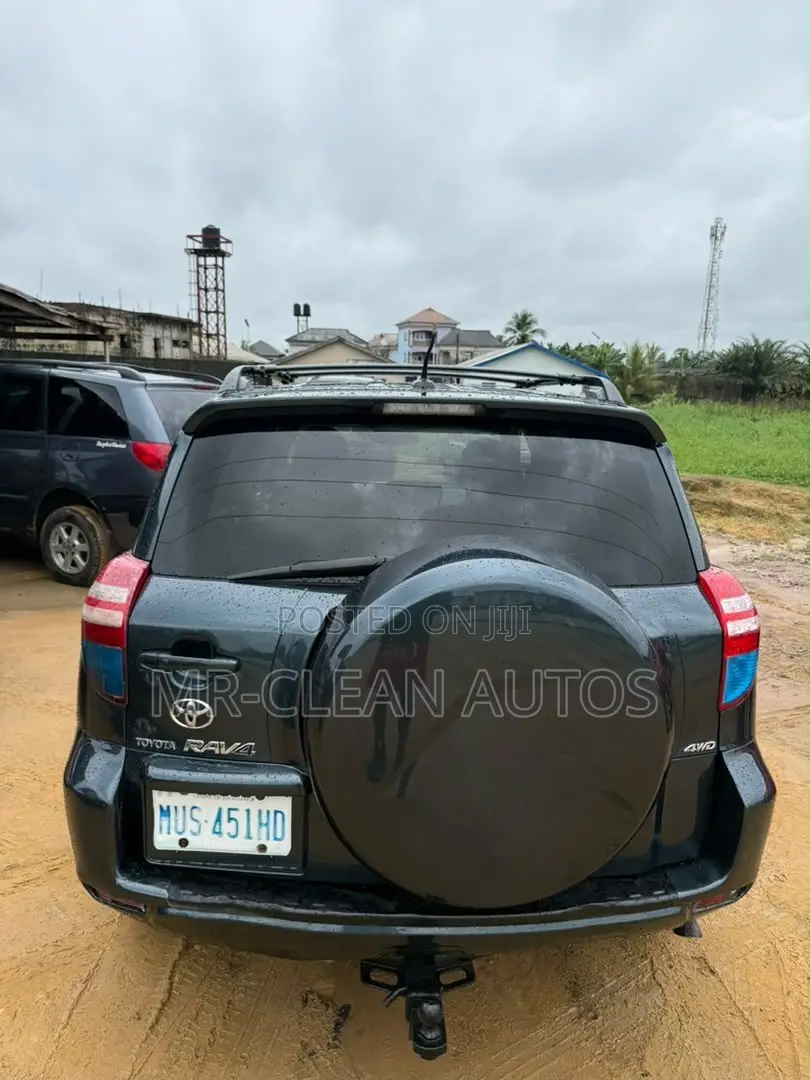 Toyota RAV4 2010 Blue