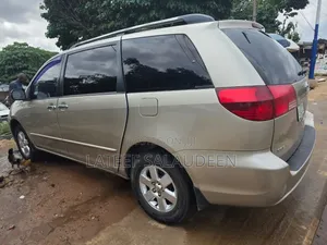 Toyota Sienna 2004 Gold