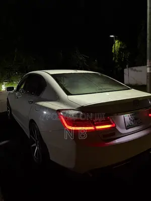 Honda Accord Touring 4dr Sedan FWD (3.5L 6cyl 6A) 2013 White