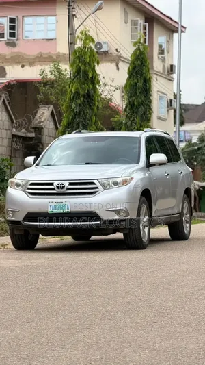Toyota Highlander 3.5L 4WD 2013 Silver