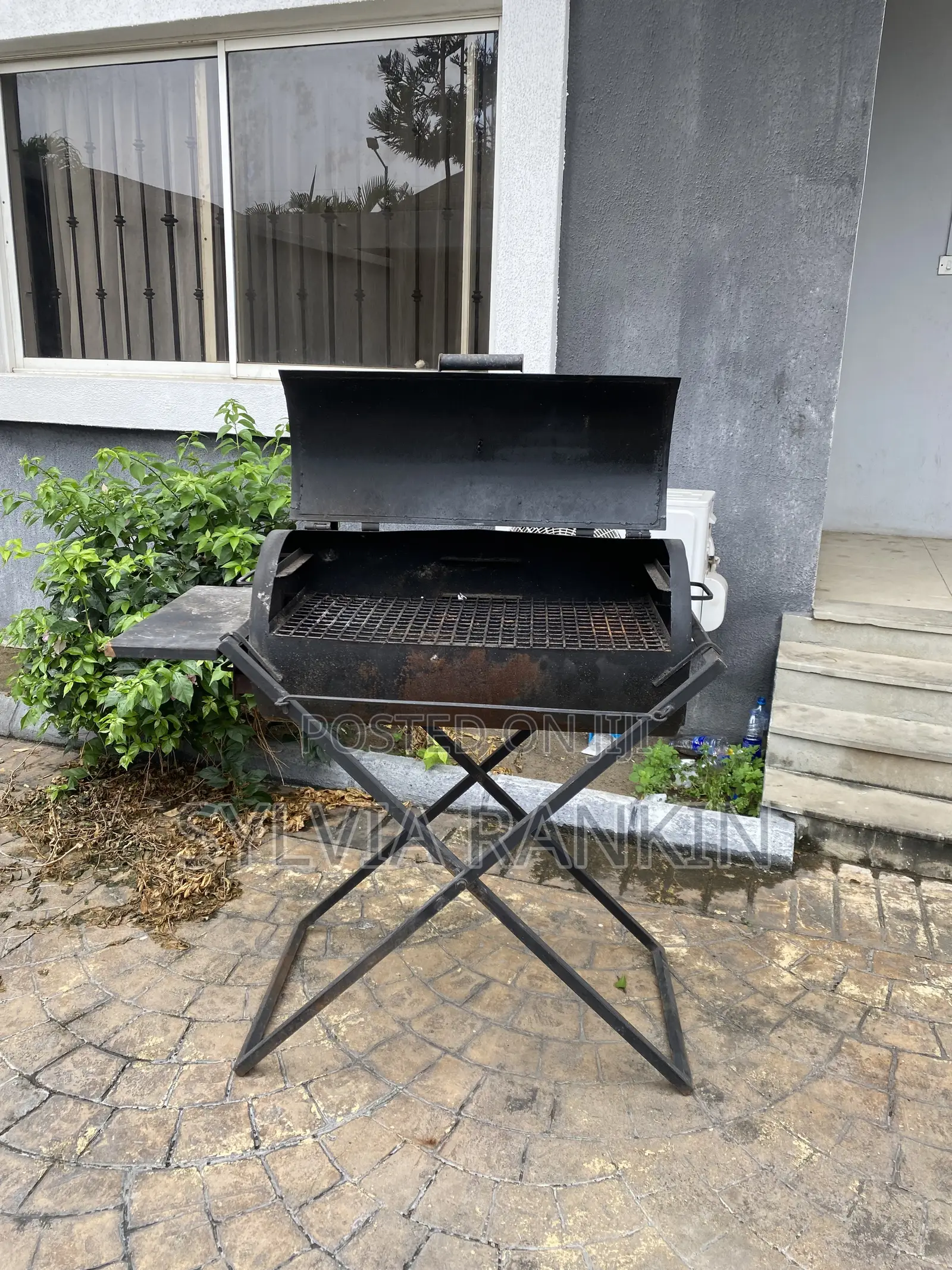 Outdoor BBQGrill (Uses Charcoal
