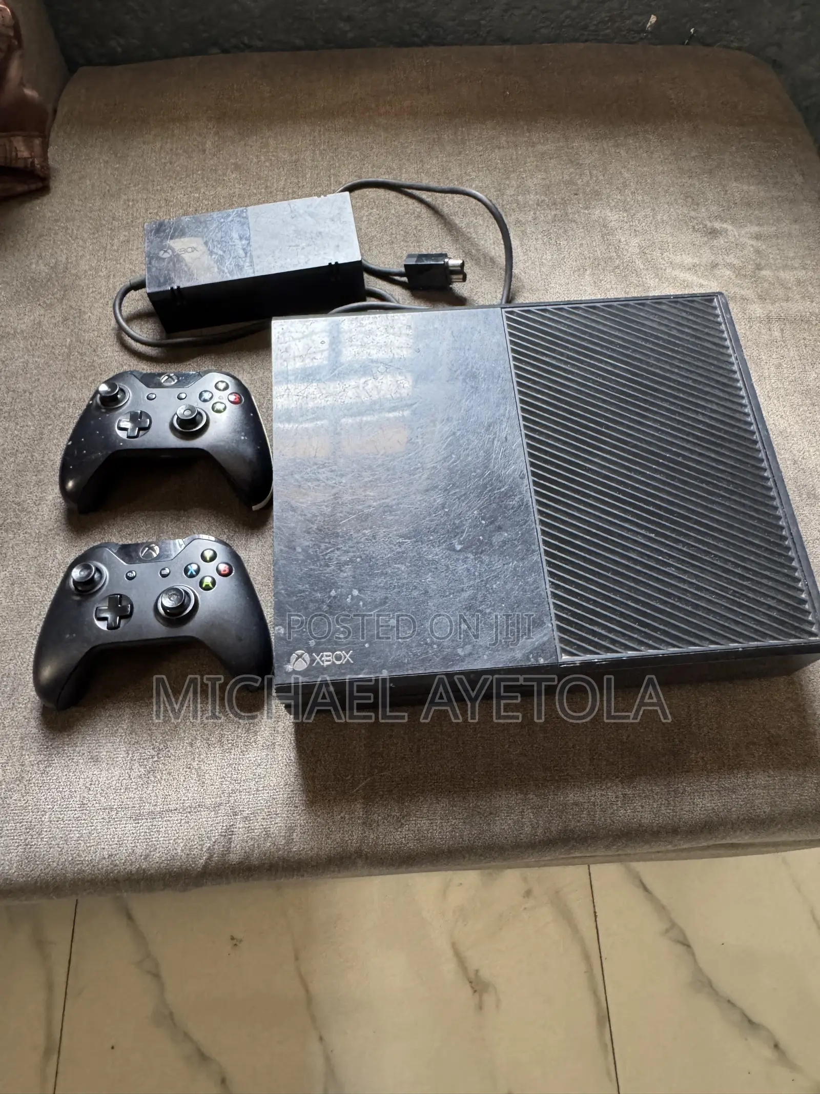 Xbox One With 6 Games and Two Controller, All Ccessories
