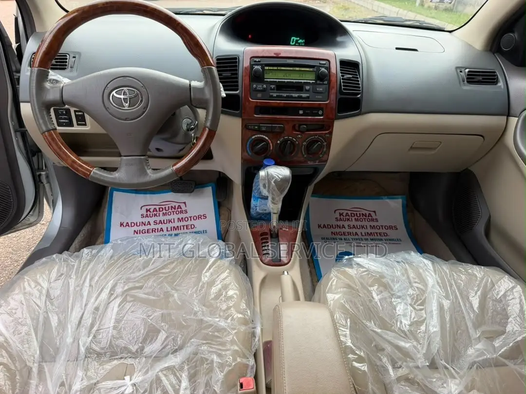 Toyota Vios 2004 Silver