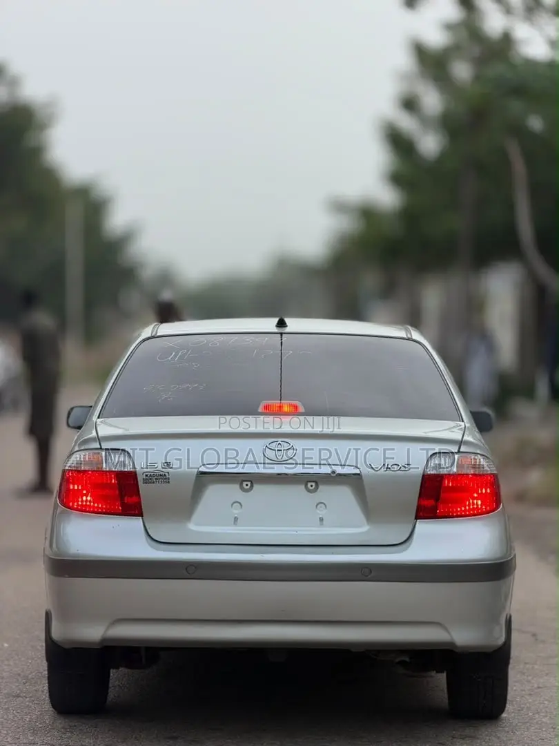 Toyota Vios 2004 Silver