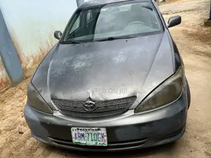 Toyota Camry LE 4dr Sedan (2.2L 4cyl 4A) 2001 Gray