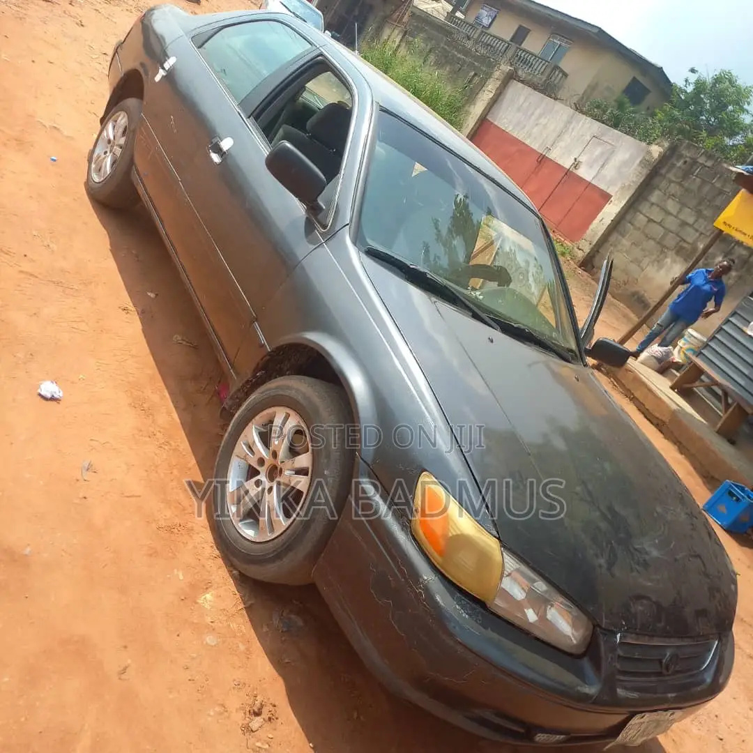 Toyota Camry 2000 Green