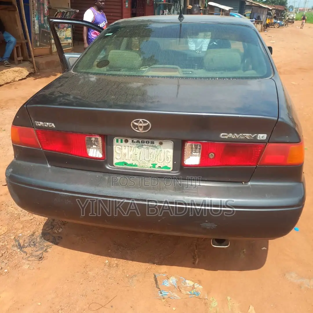 Toyota Camry 2000 Green