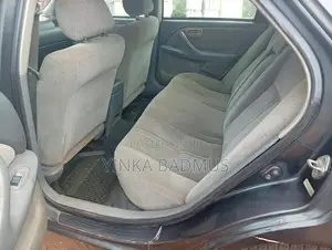 Toyota Camry 2000 Green