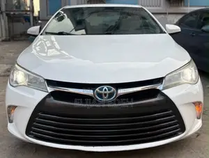Toyota Camry LE 4dr Sedan (2.5L 4cyl 6A) 2017 White