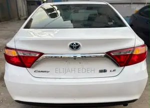 Toyota Camry LE 4dr Sedan (2.5L 4cyl 6A) 2017 White