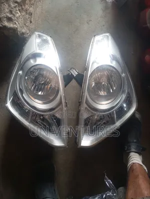 Head Light Hyundai H1 2015