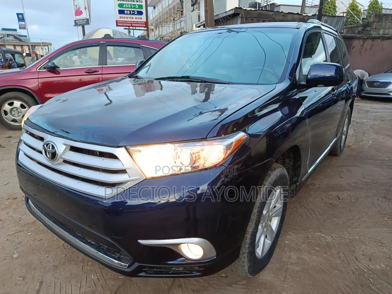 Toyota Highlander SE 2012 Blue