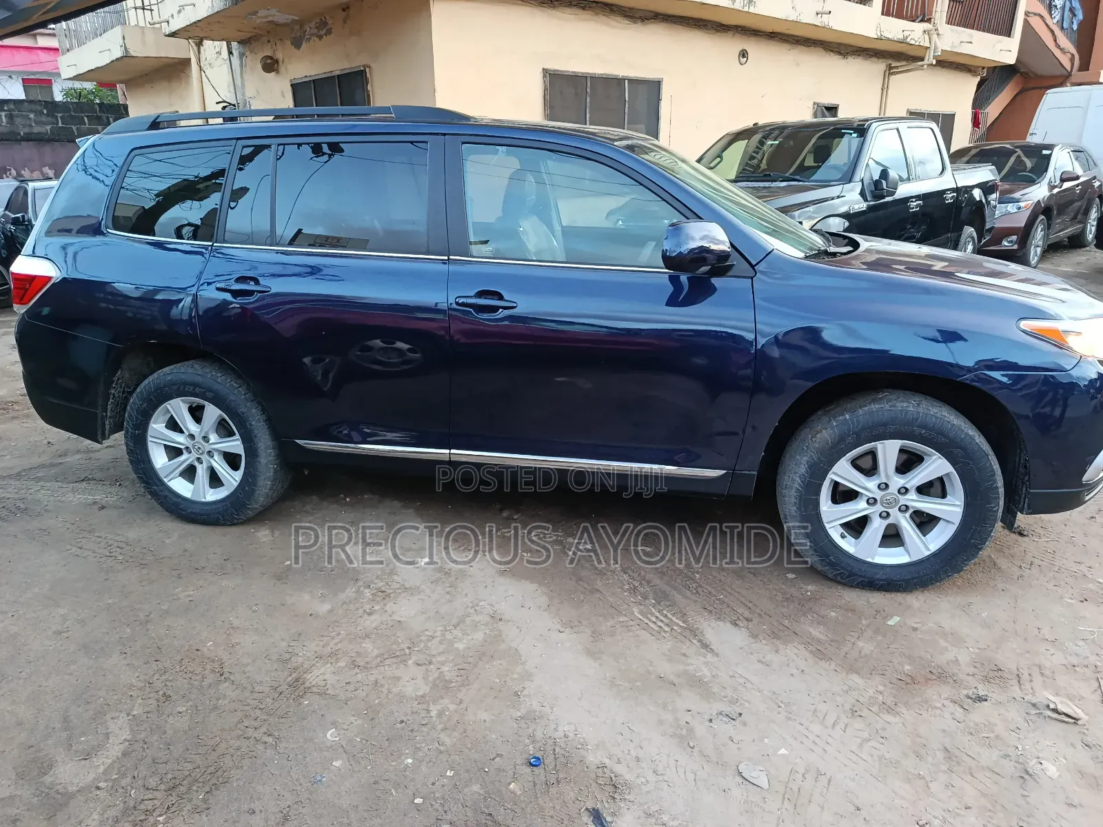 Toyota Highlander SE 2012 Blue