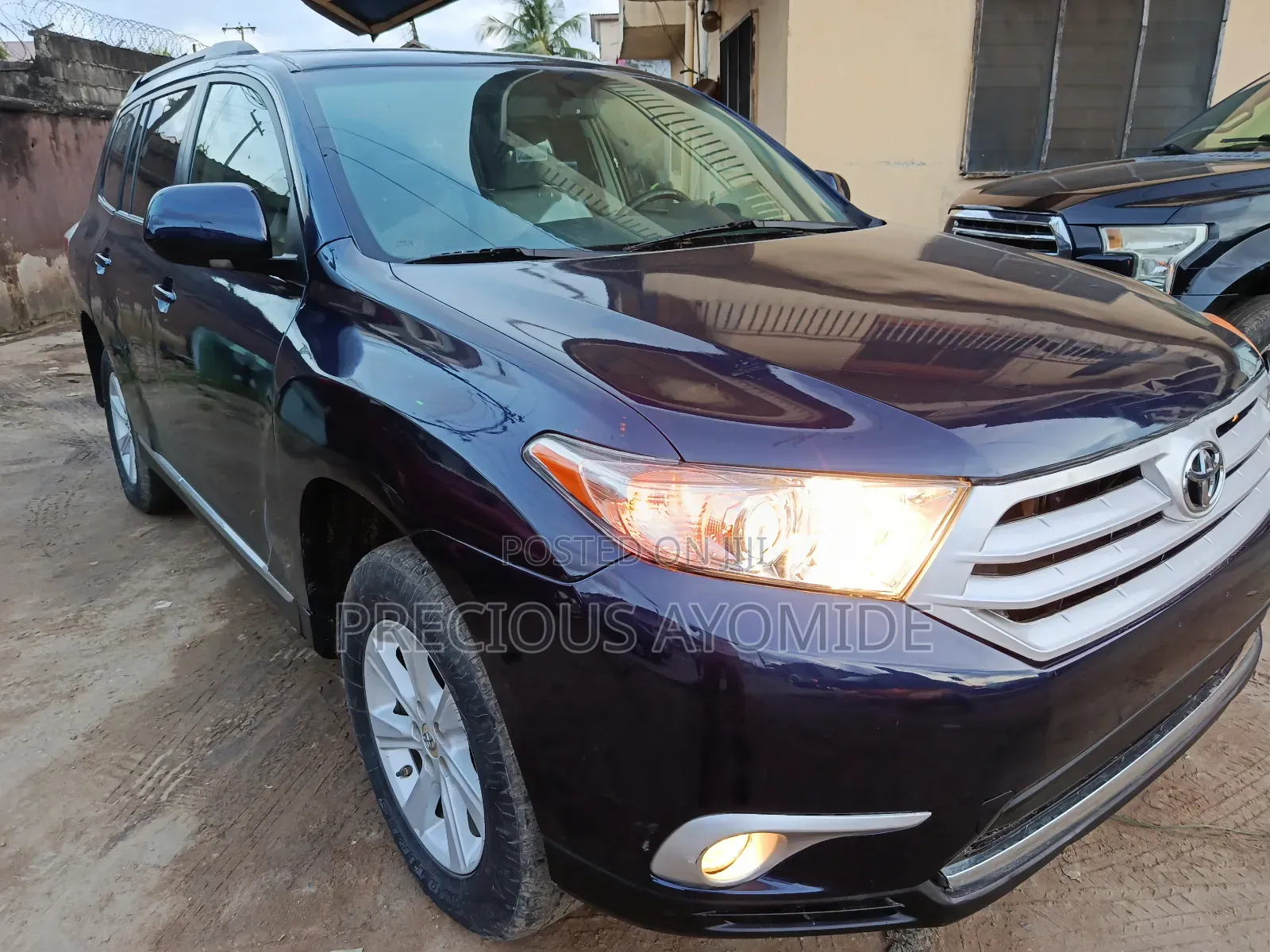 Toyota Highlander SE 2012 Blue