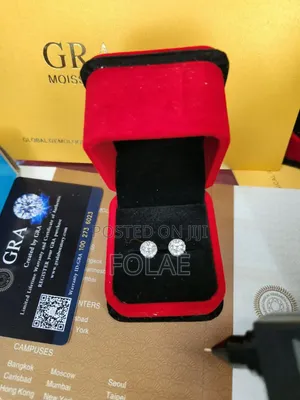 925 Sterling Silver VVS Mossanite Earring 75k Fully Boxed
