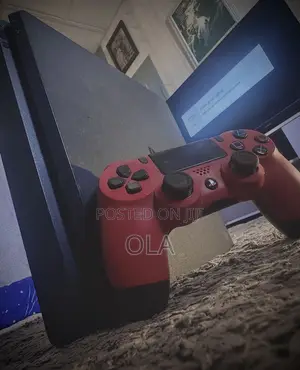 PS4 Slim (PlayStation 4 Slim)