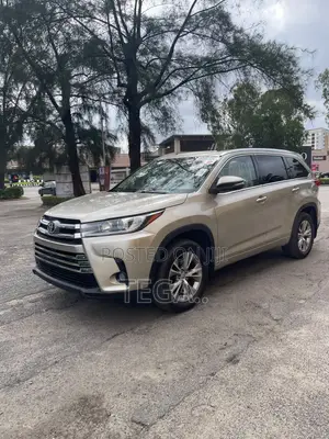 Toyota Highlander XLE 4dr SUV AWD (3.5L 6cyl 6A) 2015 Gold