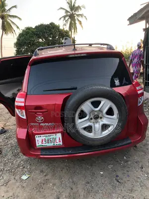 Toyota RAV4 2010 Red