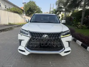 Lexus LX 570 AWD 2017 White