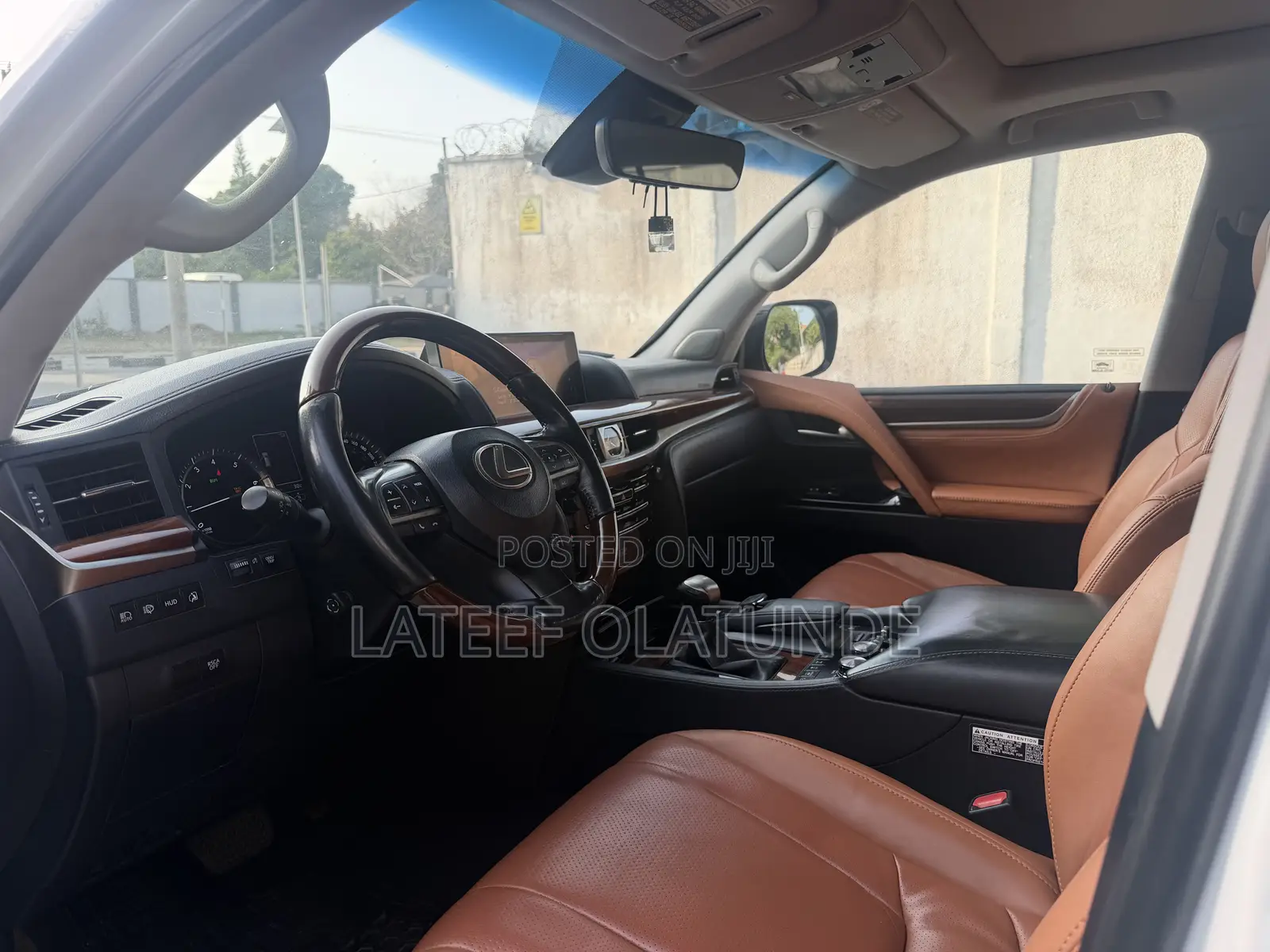Lexus LX 570 AWD 2017 White