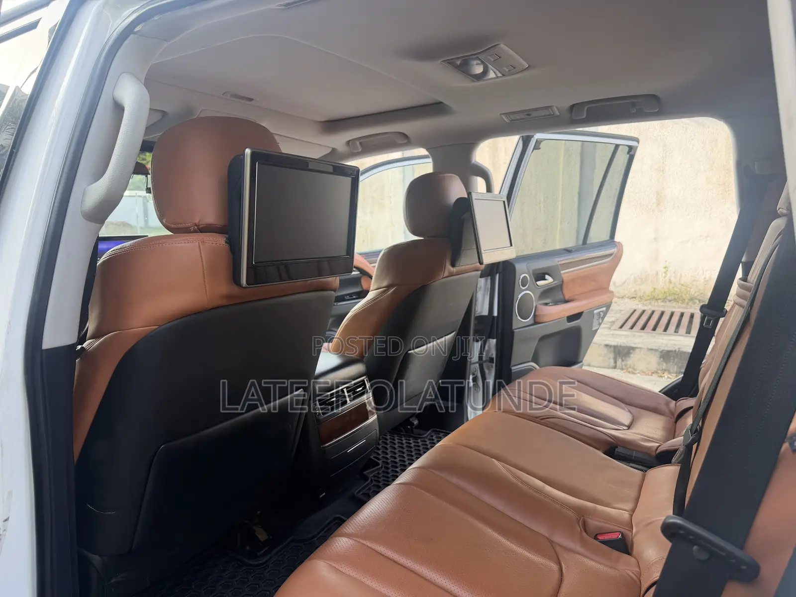 Lexus LX 570 AWD 2017 White