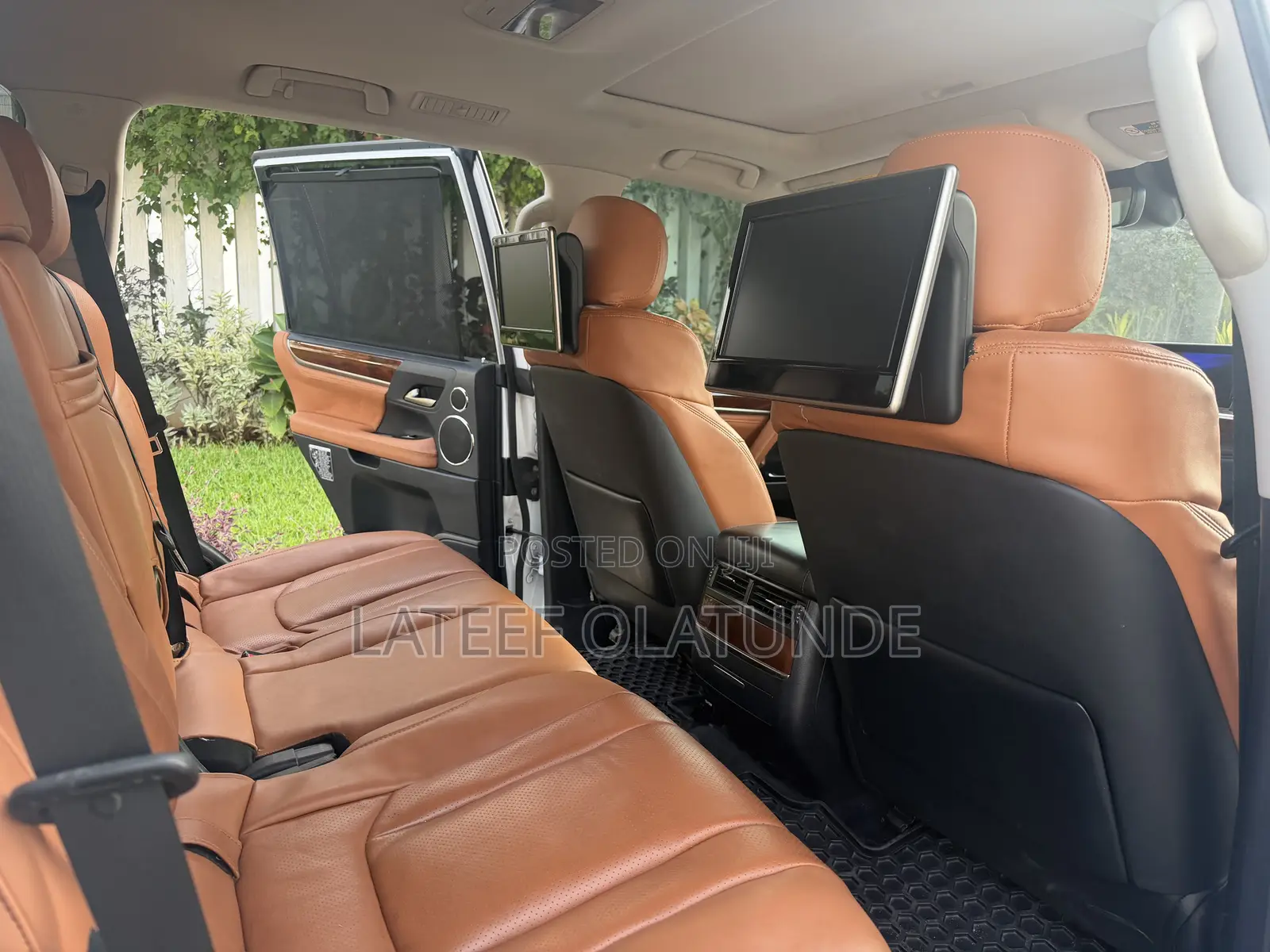 Lexus LX 570 AWD 2017 White