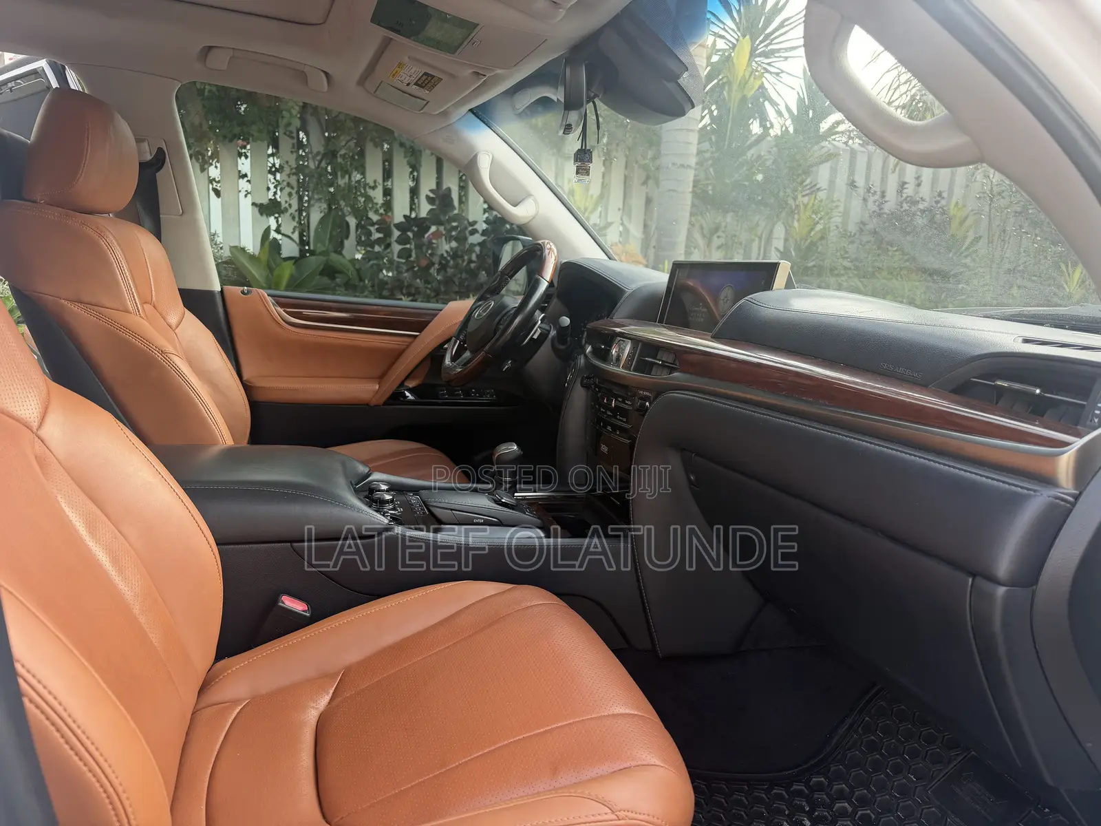 Lexus LX 570 AWD 2017 White