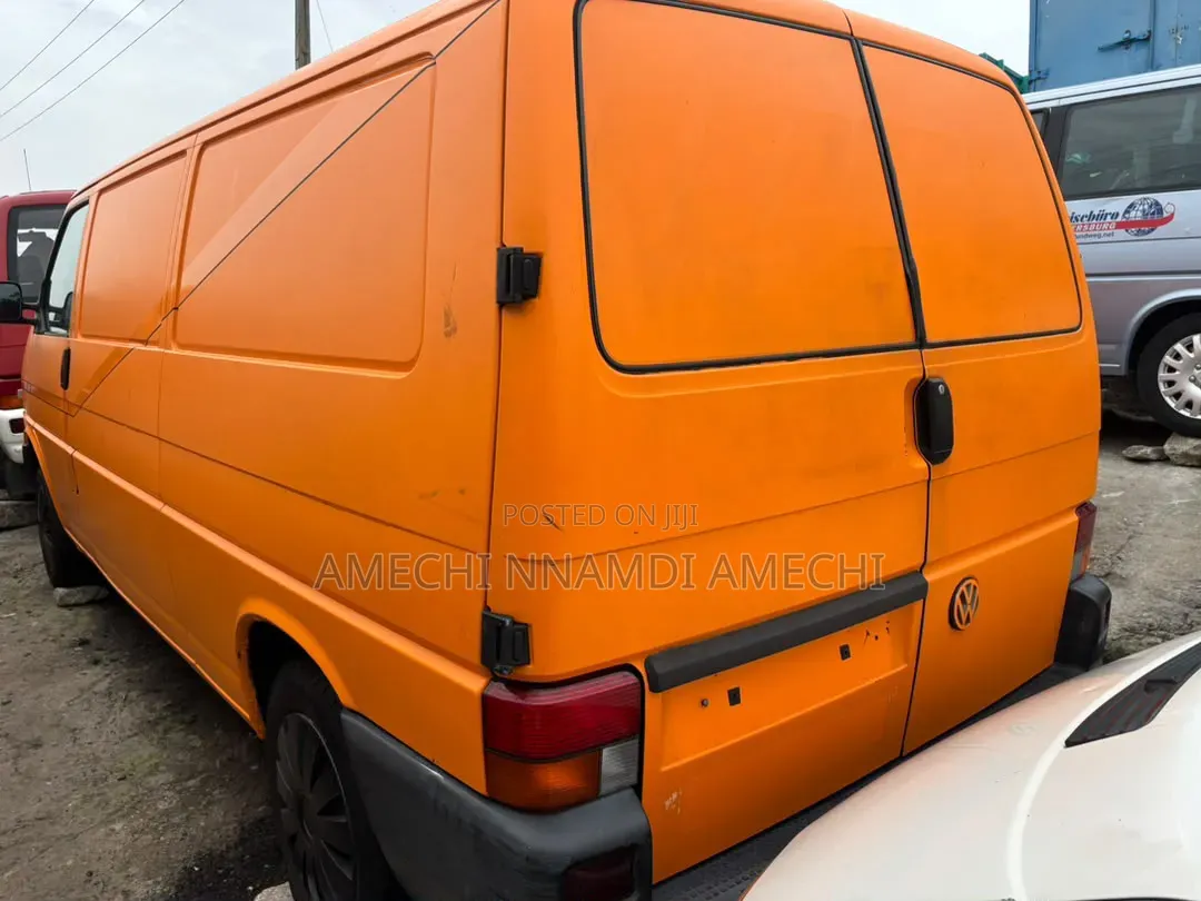 Volkswagen Transporter 2005 Orange