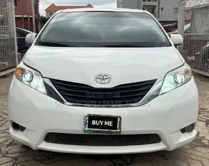 Toyota Sienna 2013 White