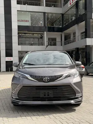 Toyota Sienna XLE FWD 8-Passenger 2023 Gray