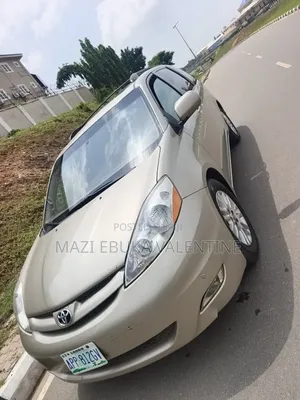 Toyota Sienna 2009 Gold