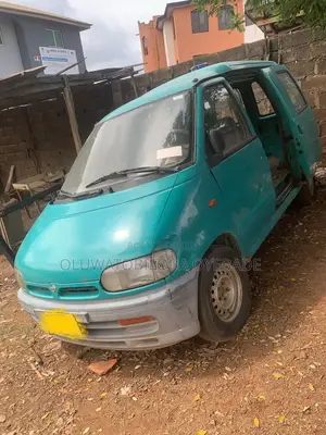 Nissan Caravan (Urvan) 2006 Green