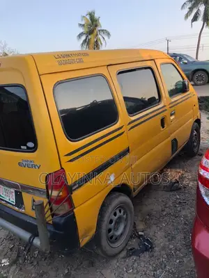 Suzuki APV Minibus 2010 Yellow
