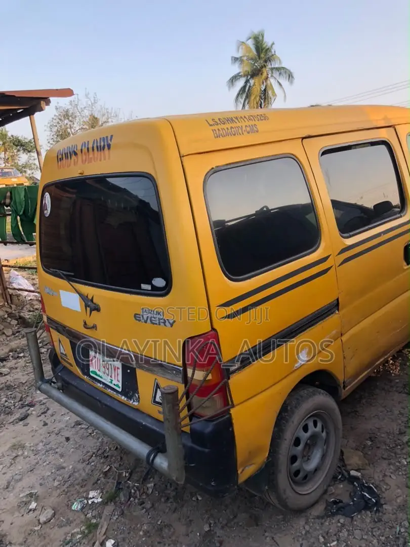Suzuki APV Minibus 2010 Yellow