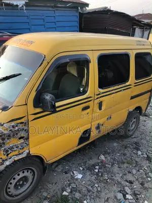Suzuki APV Minibus 2010 Yellow