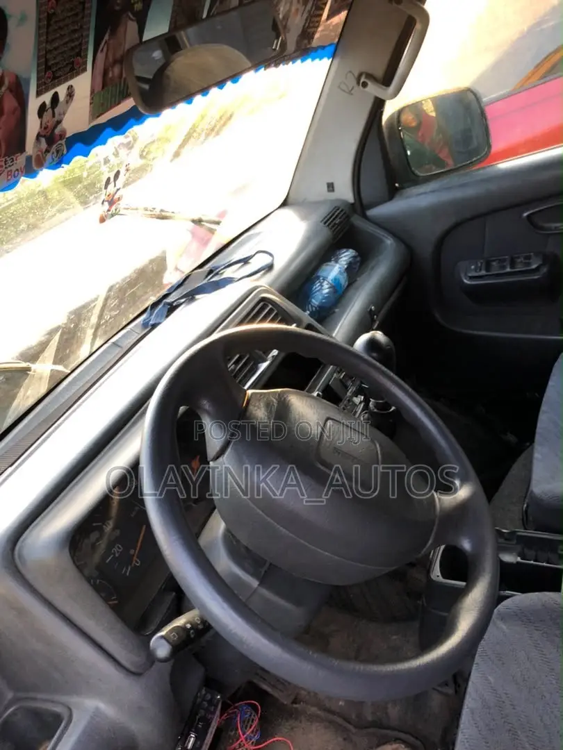 Suzuki APV Minibus 2010 Yellow