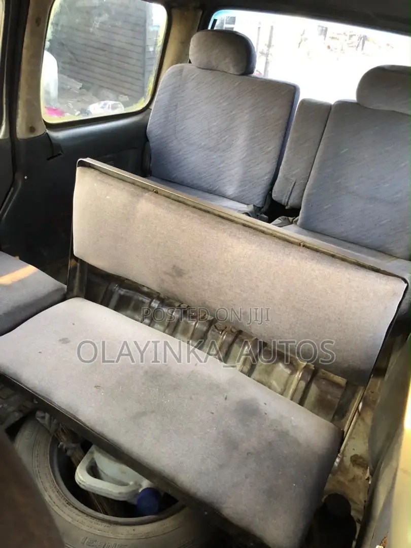Suzuki APV Minibus 2010 Yellow