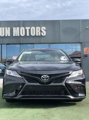 Toyota Camry XLE V6 FWD (3.5L 6cyl 8AM) 2018 Black