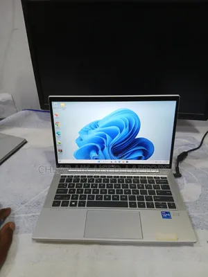 Laptop HP EliteBook 830 G8 8GB Intel Core i7 SSD 512GB